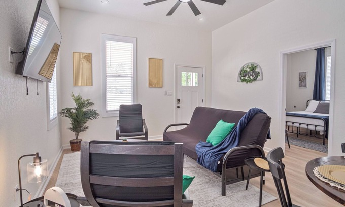 Eastside Promise Neighborhood Apartamento | Walk to Riverwalk 3BR 2BA Gem Near Fun Downtown