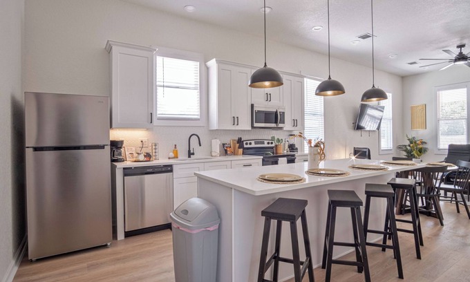 Eastside Promise Neighborhood Apartamento | Walk to Riverwalk! 3br/2ba Gem Near Fun Downtown!