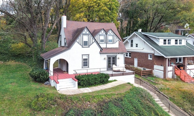 Roanoke Casa | Walk to Roanoke River Greenway: Mountain-View Home