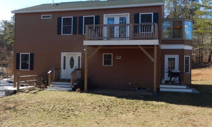 West Chatham Casa | Camina hasta el estanque House School en Chatham.