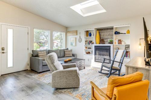 Seaside Casa | Walk to Seaside Beach Vacation Rental Cottage!
