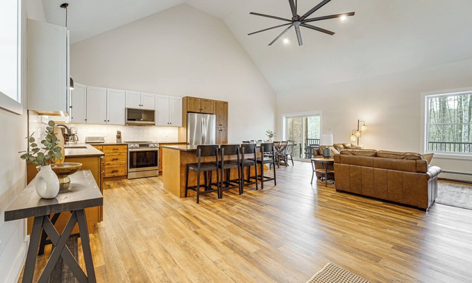 Sebago Casa | Walk to Sebago Town Beach: Luxe Townhome w/ Grill