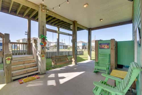 Port Bolivar Casa | Walk to Shore Crystal Beach Coastal Home!
