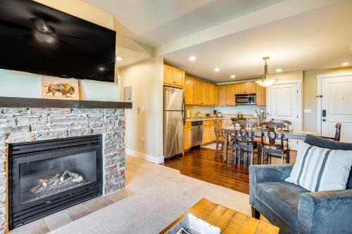 Silvercreek Apartamento | Walk to Slopes Granby Condo with Balcony!