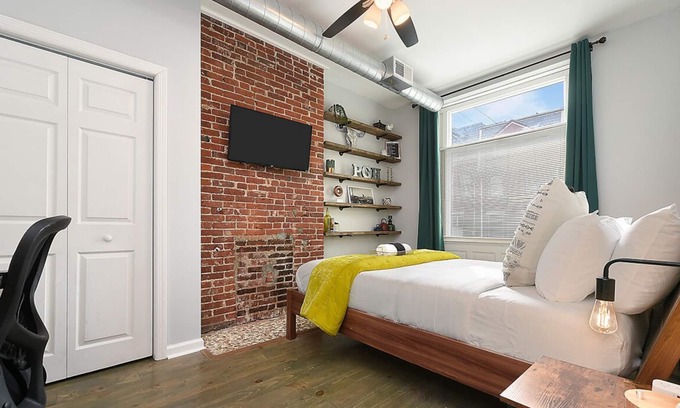 East Allegheny Apartamento | Walk to Stadiums | Patio, Free Parking, Cozy Stay