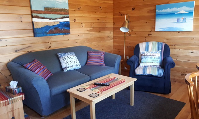 York Cabaña | Walk to Stanhope Beach from our private 2 bedroom well equipped cottage.