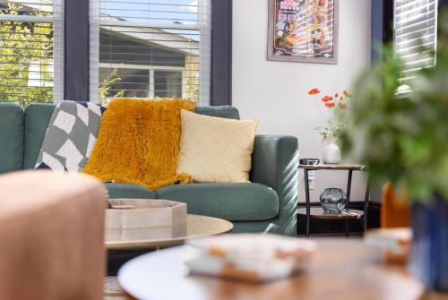 Bristol Casa | Walk to State Street - Remodeled Home