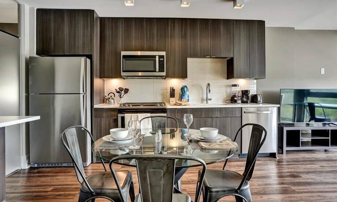 Garden Hills Apartamento | Walk to Subway| 2BR w/ Parking Available | Buckhead Views