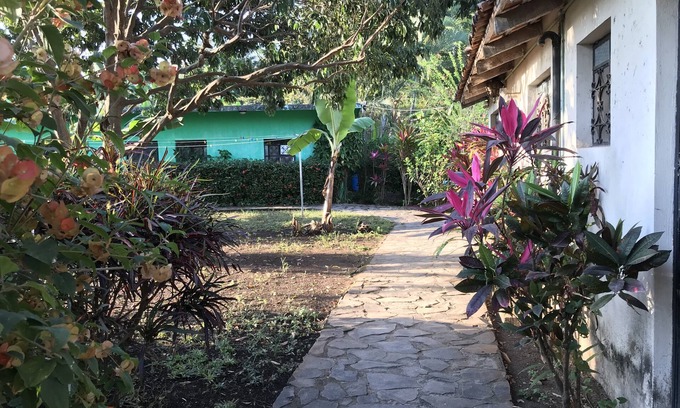 Santa Cruz Casa | Camina a la playa desde un oasis aislado