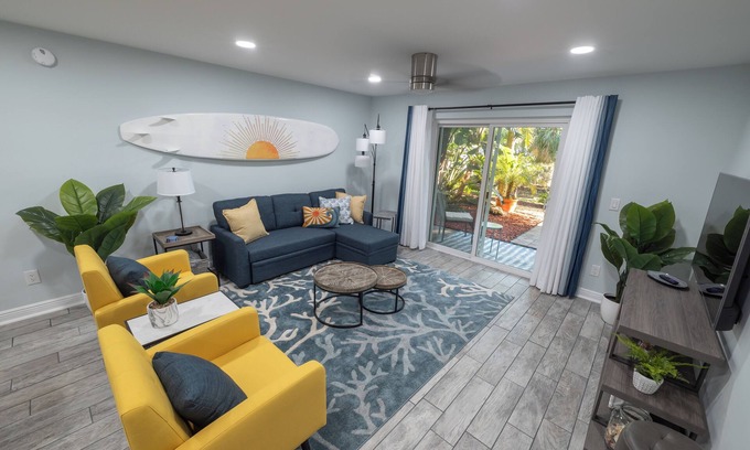 Latana Oceanfront Condominio | WALK to the BEACH!! Hip 2-bedroom/2 bath island condo in Indian Harbour Beach