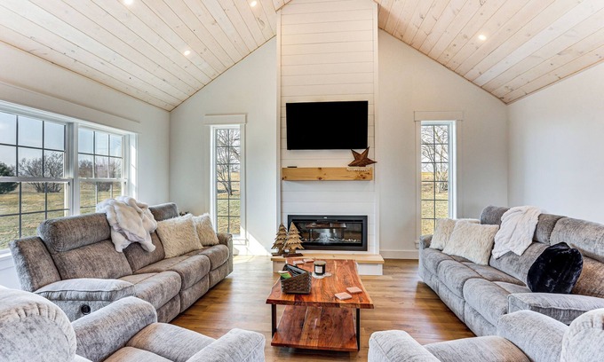 Ronks Casa | Walk to the Amish Village: Spacious Ronks Getaway!