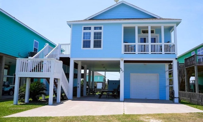 Port Bolivar Cabina | Walk to The Beach! Pet Friendly - King bed