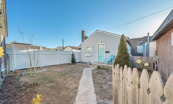 Wildwood Crest Cabaña | Walk to the beach or Sunset Lake with a front yard and Pet-Friendly!