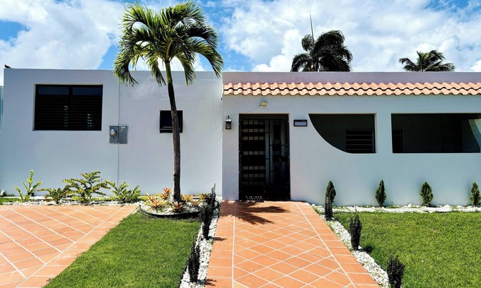 Dorado del Mar Casa | Walk to the beach, 200M Wi-Fi, BBQ, 24H self check-in!