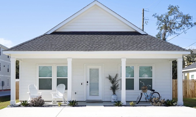 Biloxi Casa | WALK TO THE BEACH & COMES WITH TWO BIKES! BUILT IN 2023