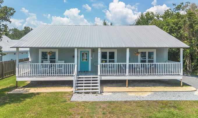 Long Beach Casa | Walk to the Beach & Downtown, Large Front Porch, Premium Bedding