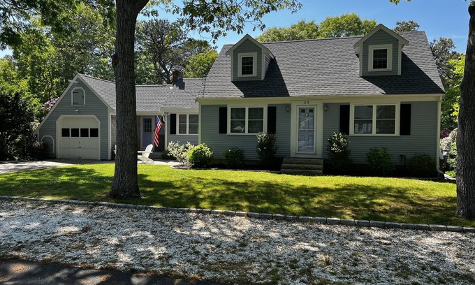 East Falmouth Casa | Walk to the beach from the cutest house ever!!