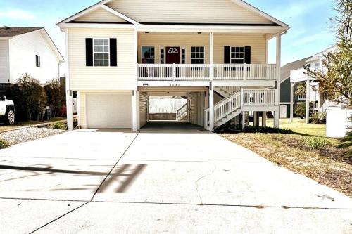 North Myrtle Beach Casa | Walk to the Beach-Sleeps 10 and Golfcart