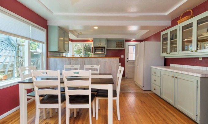 Encinitas Casa | Walk to the beach! The Moonlight Beach Bungalow