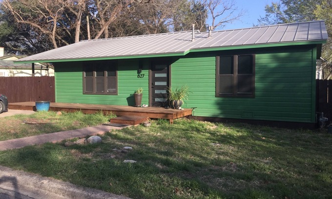 Heritage Casa | Walk to the crystal clear San Marcos river