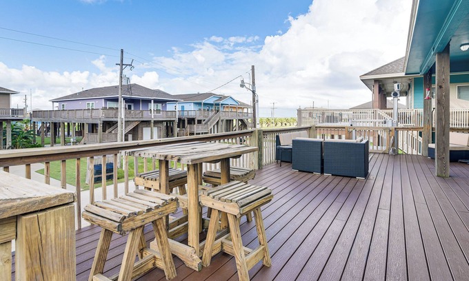 Crystal Beach Casa | Walk to the Ocean: Family Retreat in Crystal Beach