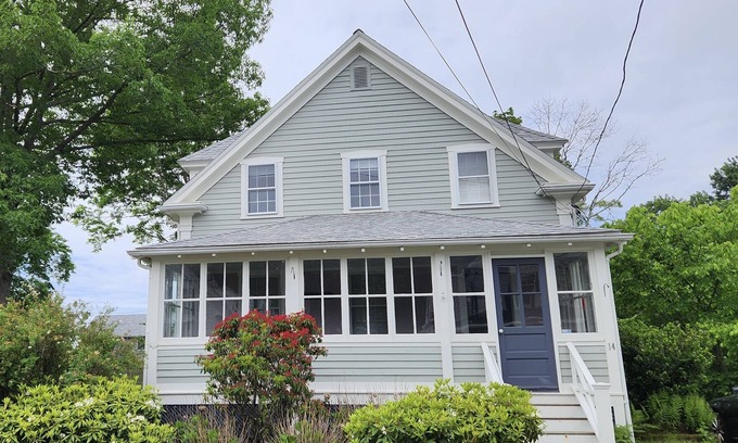 Prides Crossing Casa | Walk to the ocean and restaurants, home in the heart of Beverly Farms