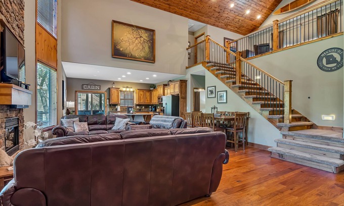 Hollister Cabina | Recientemente redecorado! 5 BR / 4BA en el hermoso Branson Canyon, cerca del lago y los campos de golf