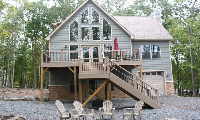 Lackawaxen Casa | A pie de la pista de esquí, la piscina y el Lodge Espectacular 5 dormitorios y 3 baños Contemp