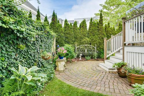 Manchester-by-the-Sea Casa | Walk to the T North Shore Retreat Near Salem Fun!