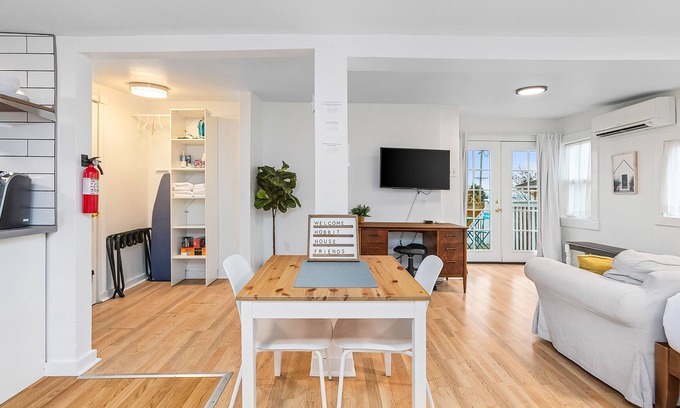 North End Apartamento | Walk to the waterfront The Hobbit House