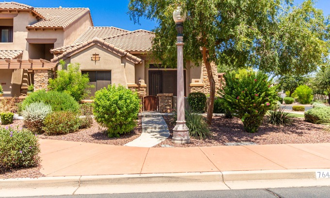 Litchfield Park Condominio | Walk to the Wigwam from this charming single-level condo!