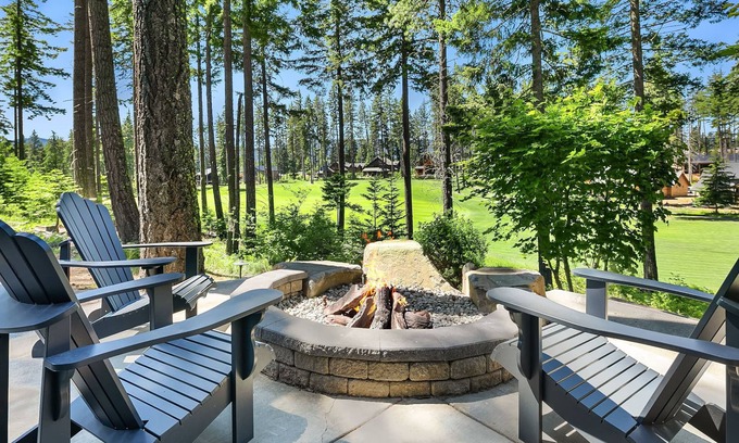 Cle Elum Casa | Walk to the Winery! Big Views of the Golf Course. Fantastic Value!!
