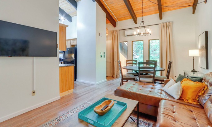 Rathdrum Condominio | Walk to Twin Lakes: All-Season Idaho Condo!