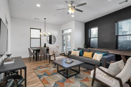 Hillsboro Village Casa | Walk to Vanderbilt and Belmont - Shuffle Board and Free Parking