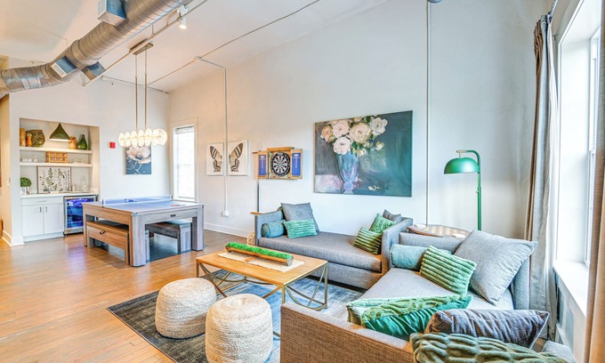 Hillsboro West End Condominio | Walk to Vanderbilt: Eclectic Apt in Nashville