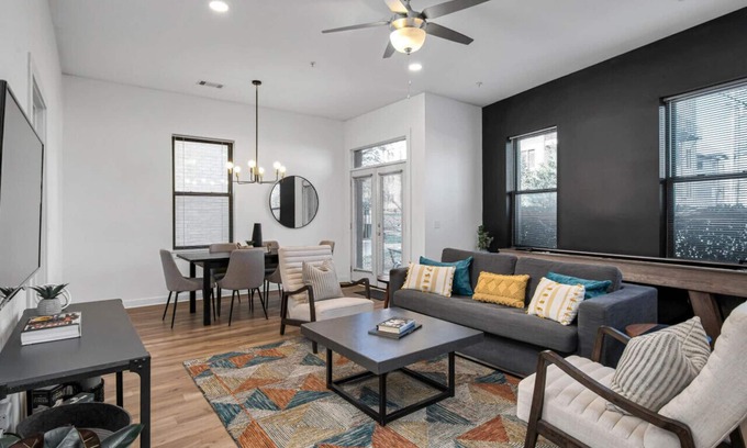 Hillsboro Village Condominio | Walk to Vanderbilt University & Hospital, Belmont - Shuffle Board, Free Parking