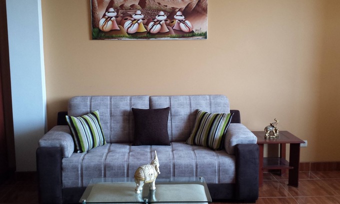 La Victoria Apartamento | Camina Facilmente a Videna desde este privado apartamento de 2 cuartos y 1 baño.