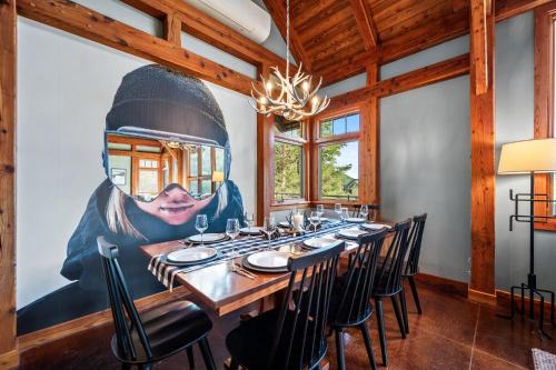 Ellicottville Casa | Walk to Village! Stunning timber chalet! Hot-Tub, Bonfire & more!