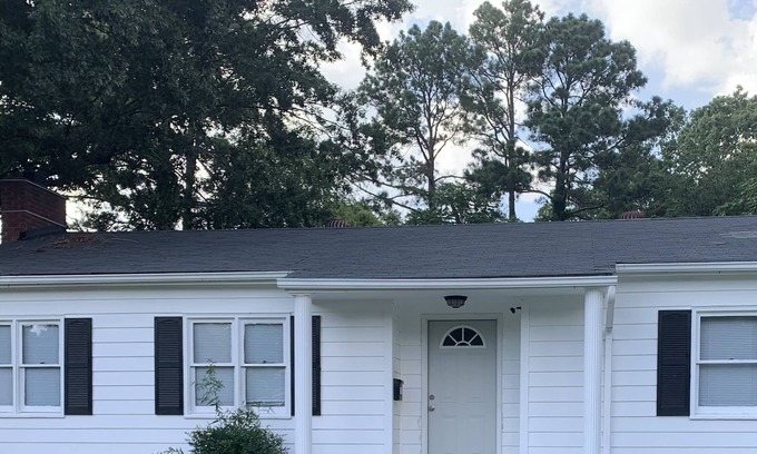 Monroe Casa | Walk to Vineyard, Single level home, Large yard, No pet fee