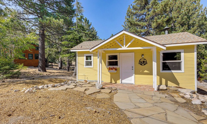 Green Valley Lake Cabina | Walk to Water: Cozy Cabin in Green Valley Lake!