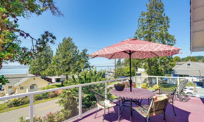 Camano Island Casa | Walk to Water: Camano Home w/ Ocean-View Deck