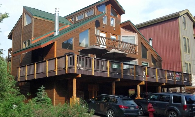 Winter Park Chalet De Esquí | Walk to Winter Park Lifts - Private Hot Tub - Pet Friendly - Custom Duplex
