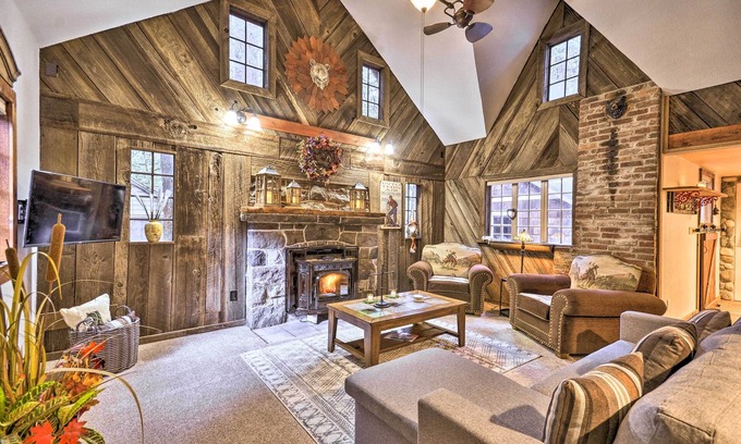 Mount Hood Village Cabaña | Walk to Zigzag River: ‘The Sundance’ Cottage