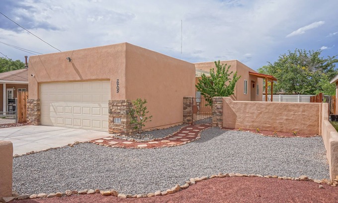 West Old Town Casa | Walk2Old Town, 2bd/1ba, Large Yard, Pet Friendly!