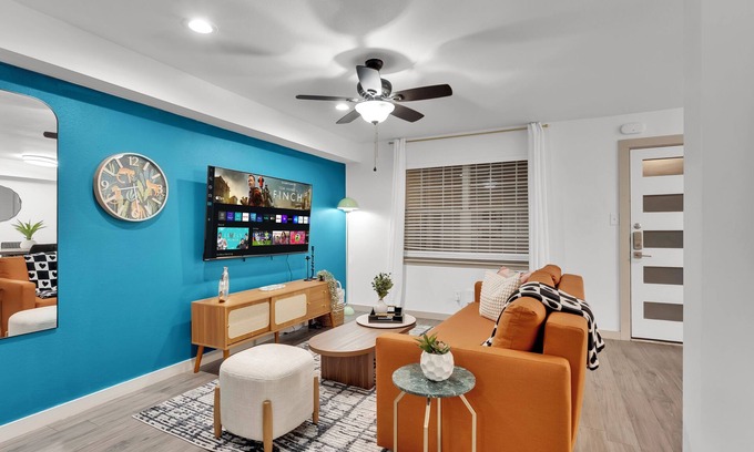 Clarksville Apartamento | Walkable 1st-Floor Austin Stay – King Bed, Pet Friendly, Free Parking, Sleeps 10