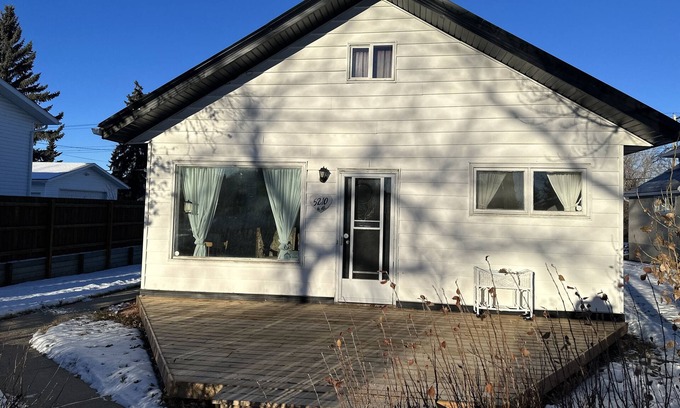 Castor Casa | Walkable 2 Bedroom Home
