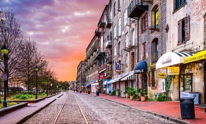 Savannah Victorian District Casa | Walkable 2BR Home I Forsyth Park & Historic District Steps Away