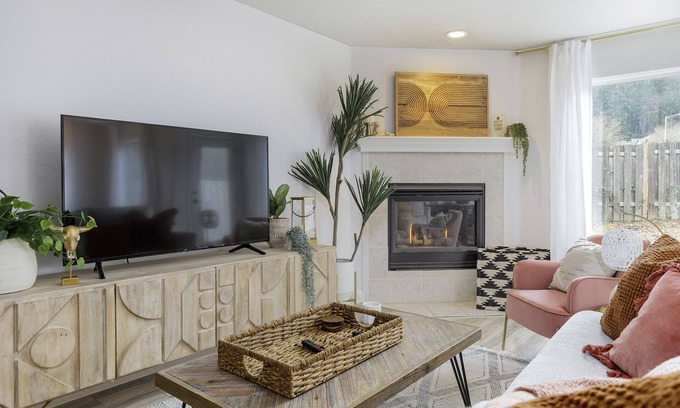 Neighbors Southwest Casa | Walkable 4BDR Charmer - Close to Wine Country and Downtown!