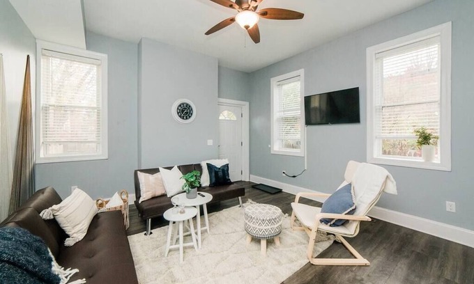 Manchester Apartamento | Walkable and Spacious Apt - Parking -- GroupStay