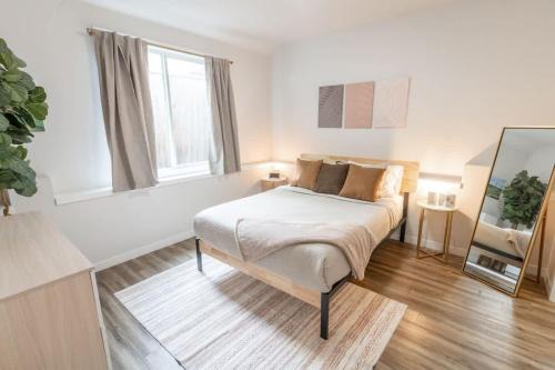 Vernon Casa | Walkable Apt Next to Restaurants, Bars, and Shops!